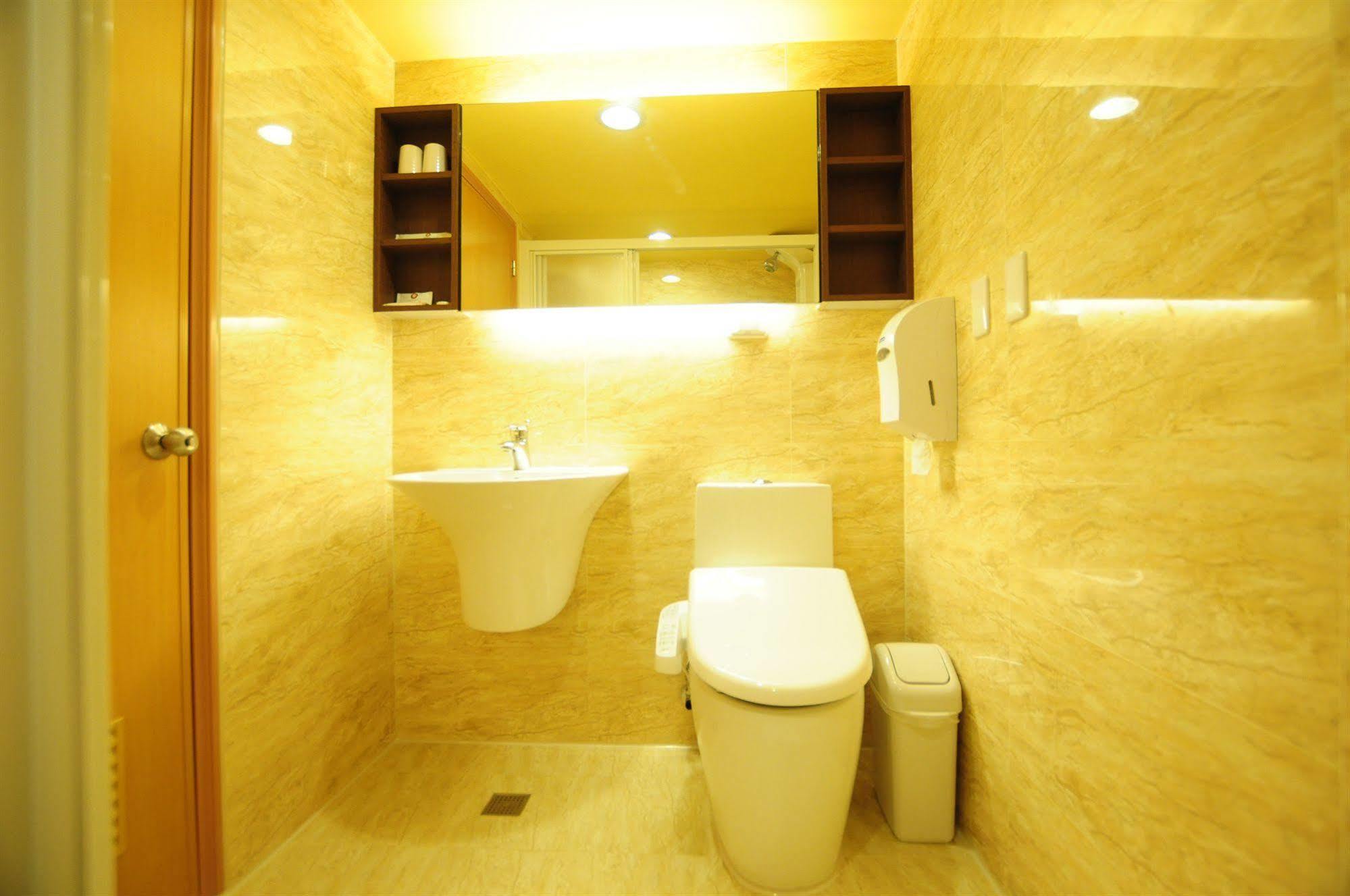 Kindness Hotel - Kaohsiung Main Station Экстерьер фото